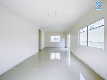 *****บ้านแฝดมือสองย่านปทุมธานี ม.เลคฟอเรสต์ ราชพฤกษ์ เนื้อที่มากถึง 38.2 ตร.ว. ฟังก์ชัน 3 ห้องนอน 2 ห้องน้ำ 2 ที่จอดรถ บ้านใหม่ ไม่เคยเข้าอยู่ วิวทะเลสาบ สภาพแวดล้อมดีมาก บนทำเลเชื่อมต่อถ.ราชพฤกษ์ ถ.345 ถ.ติวานนท์ ใกล้ทางด่วน "ศรีสมาน"